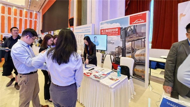 林德叉车助力石化安全,亮相2024第十届石化设备运维管理与检修技术大会 中国化工网,okmart.com