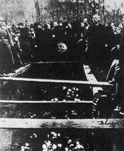 德国柏林工人总罢工并武装庆祝(历史上今天lssjt.cn)