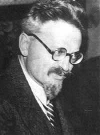 斯大林将包括托洛茨基在内的反对人士赶出苏联